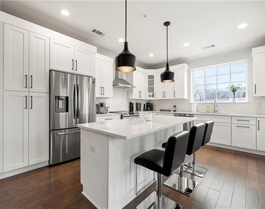 6890 Peachtree Dunwoody Road - Photo Thumbnail 4