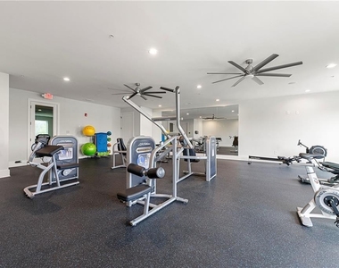 6890 Peachtree Dunwoody Road - Photo Thumbnail 22