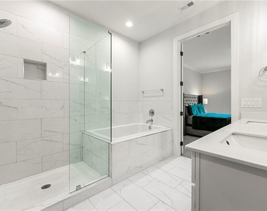 6890 Peachtree Dunwoody Road - Photo Thumbnail 20
