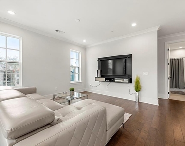 6890 Peachtree Dunwoody Road - Photo Thumbnail 7