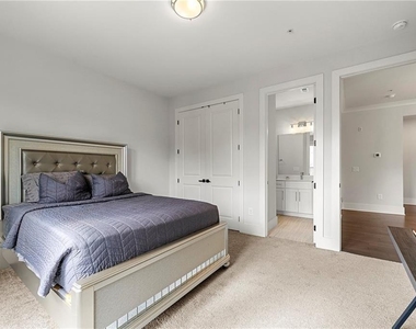 6890 Peachtree Dunwoody Road - Photo Thumbnail 15