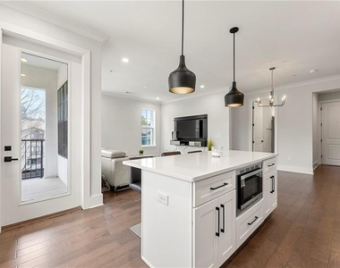 6890 Peachtree Dunwoody Road - Photo Thumbnail 6