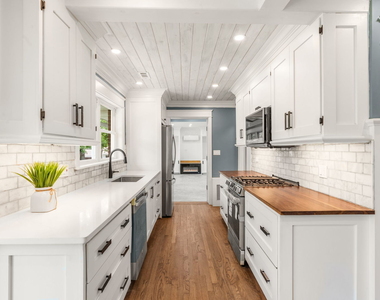 1010 W Elm Street - Photo Thumbnail 17