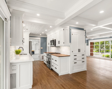 1010 W Elm Street - Photo Thumbnail 16