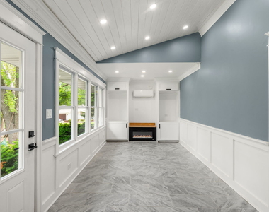 1010 W Elm Street - Photo Thumbnail 11