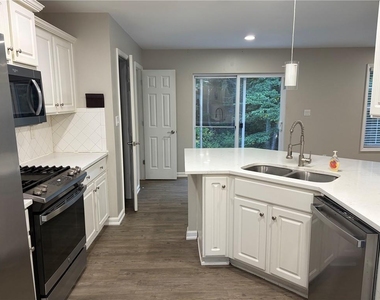 1105 Trumpet Vine Court Se - Photo Thumbnail 7