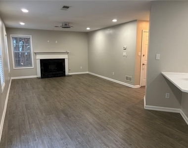 1105 Trumpet Vine Court Se - Photo Thumbnail 10
