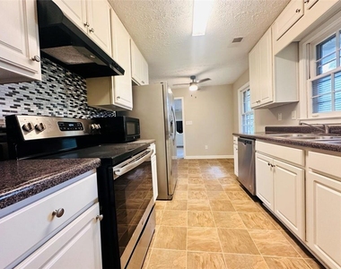6150 Mallory Road - Photo Thumbnail 3