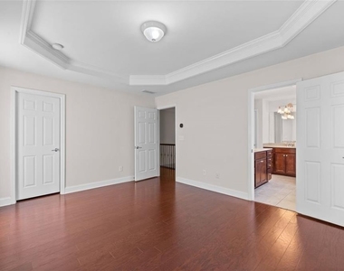 1034 East Paces Chase Ne - Photo Thumbnail 19