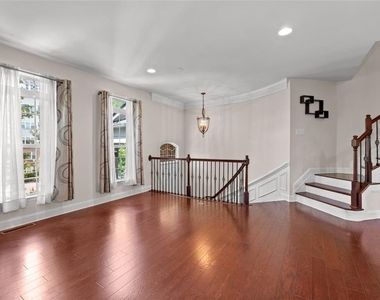 1034 East Paces Chase Ne - Photo Thumbnail 8