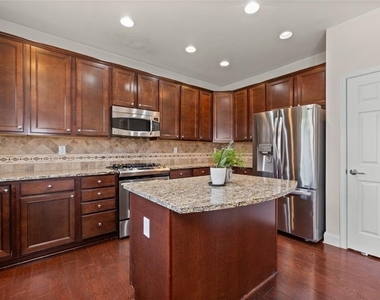 1034 East Paces Chase Ne - Photo Thumbnail 13