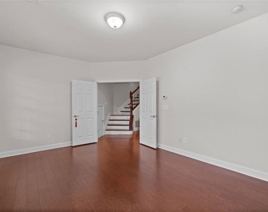 1034 East Paces Chase Ne - Photo Thumbnail 31