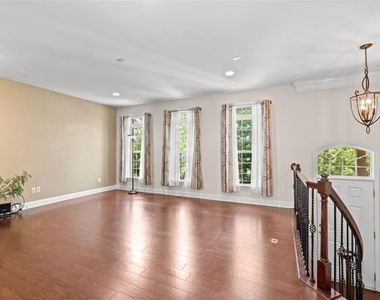 1034 East Paces Chase Ne - Photo Thumbnail 5