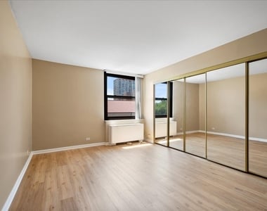 5701 N Sheridan Road - Photo Thumbnail 8