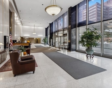 5701 N Sheridan Road - Photo Thumbnail 12