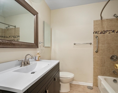 5701 N Sheridan Road - Photo Thumbnail 7