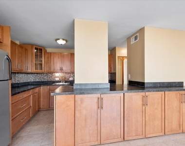 5701 N Sheridan Road - Photo Thumbnail 4