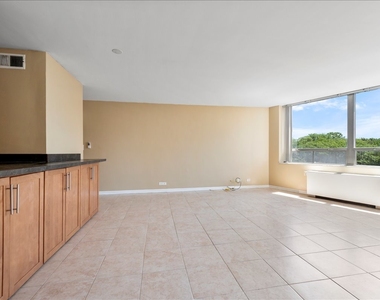 5701 N Sheridan Road - Photo Thumbnail 1