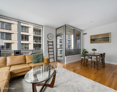 600 N Lake Shore Drive - Photo Thumbnail 4