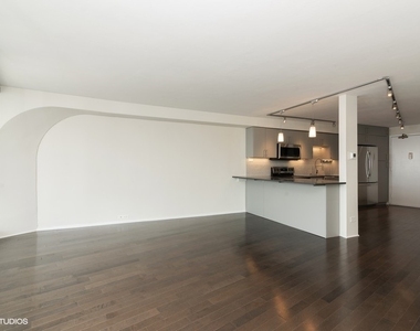 300 N State Street - Photo Thumbnail 5