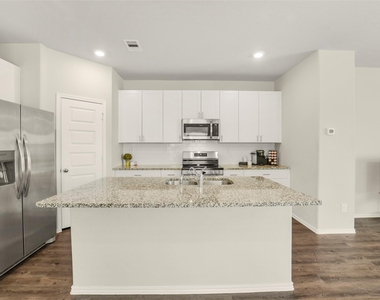 21610 Desert Lily Road - Photo Thumbnail 6