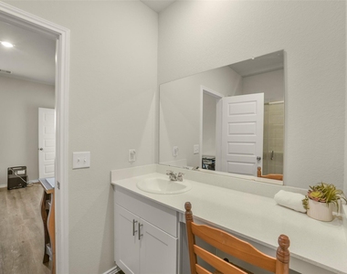 21610 Desert Lily Road - Photo Thumbnail 14