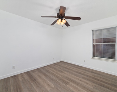 7042 Durango Creek Lane - Photo Thumbnail 27