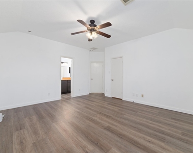 7042 Durango Creek Lane - Photo Thumbnail 20