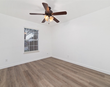 7042 Durango Creek Lane - Photo Thumbnail 23