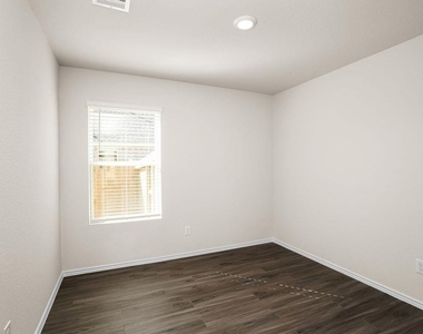 3017 Wood Lily Drive - Photo Thumbnail 5