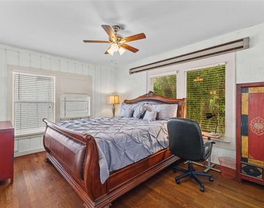 2511 Whitney - Photo Thumbnail 13
