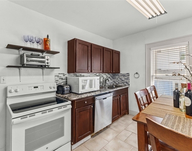 2511 Whitney - Photo Thumbnail 17