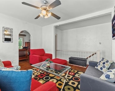 2511 Whitney - Photo Thumbnail 4