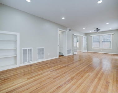 827 Le Green St - Photo Thumbnail 4