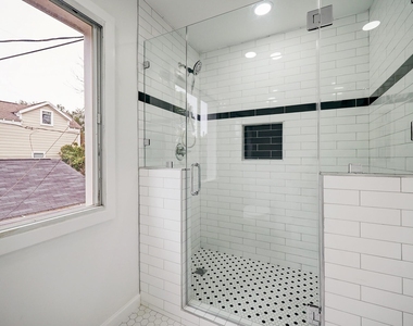 827 Le Green St - Photo Thumbnail 18