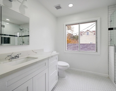 827 Le Green St - Photo Thumbnail 17