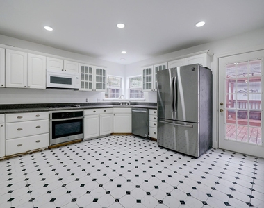 827 Le Green St - Photo Thumbnail 7
