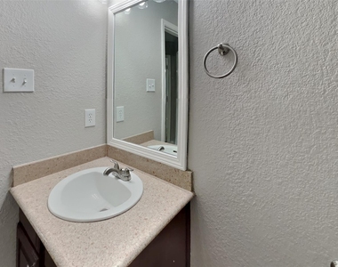 7718 Balsam Crossing Lane - Photo Thumbnail 12