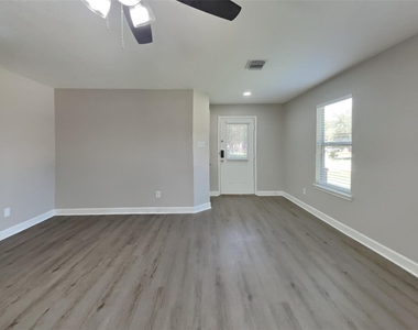 7718 Balsam Crossing Lane - Photo Thumbnail 2
