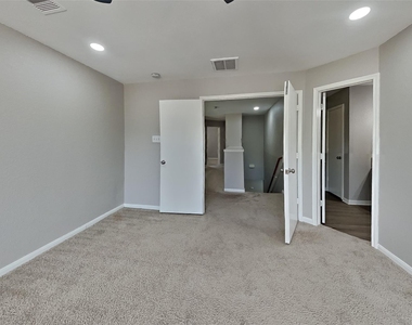 7718 Balsam Crossing Lane - Photo Thumbnail 5