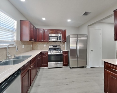7718 Balsam Crossing Lane - Photo Thumbnail 3