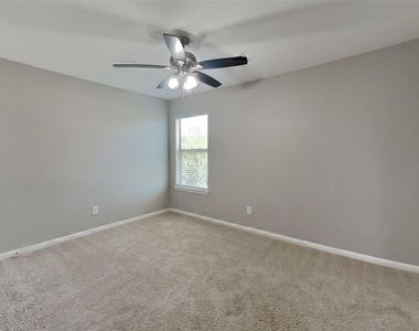 7718 Balsam Crossing Lane - Photo Thumbnail 11