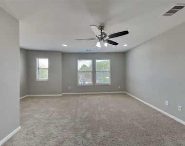 7718 Balsam Crossing Lane - Photo Thumbnail 6
