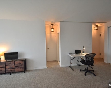 5 Roosevelt - Photo Thumbnail 6