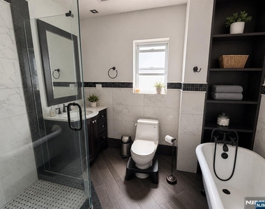110 Rutherford - Photo Thumbnail 3