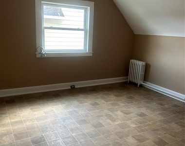 147 Lincoln - Photo Thumbnail 2