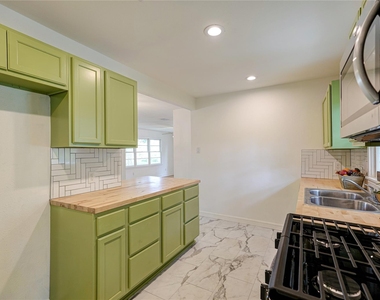 1319 Elm Street - Photo Thumbnail 20