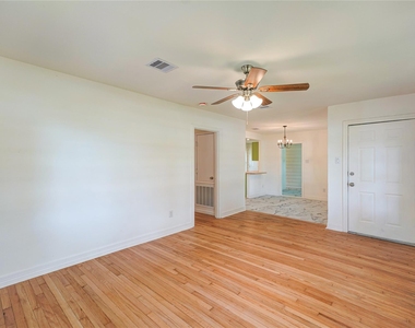 1319 Elm Street - Photo Thumbnail 9