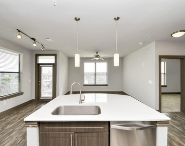 5454 Washington St Avenue - Photo Thumbnail 2
