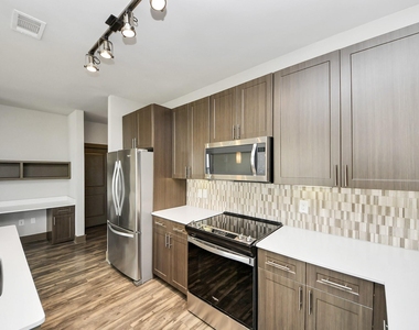 5454 Washington St Avenue - Photo Thumbnail 5